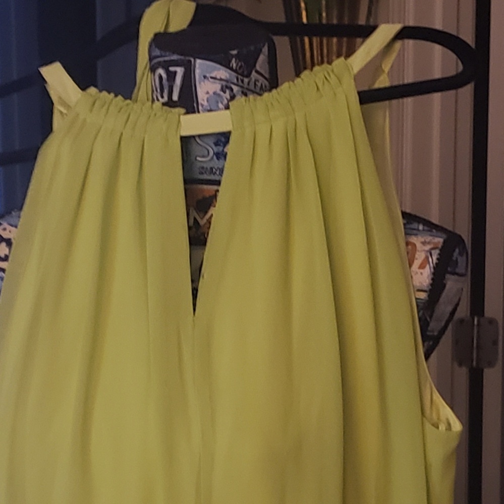 Maxi sleeveless dress.